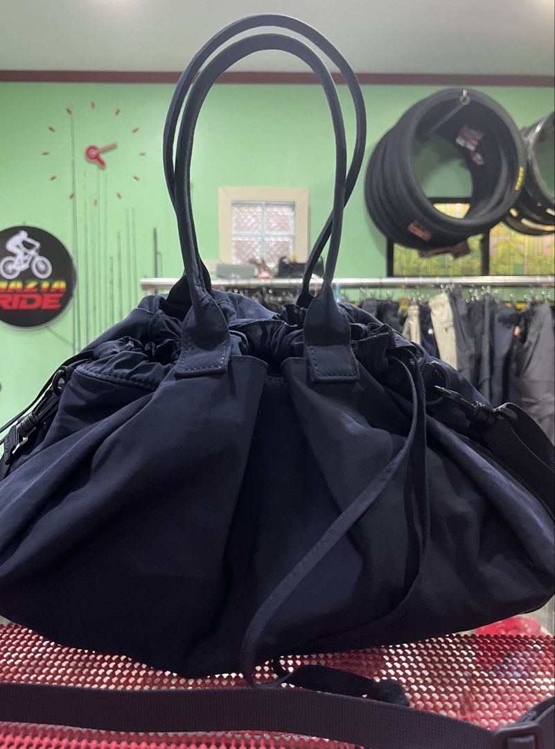 Preloved Uniqlo Dumpling Bag (Category: Tote Bags) located in Iloilo. Submitted by preciousgems_collection (Listing ID 1465449090, Image 3). Description: Preloved.