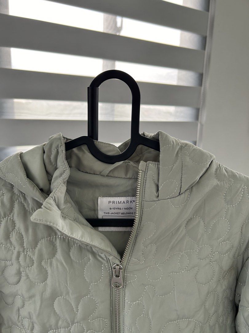 Primark Quilted Floral Pattern Hooded Jacket (9-10 years old) (Category: Babies & Kids Fashion) located in Dasmarinas. Submitted by sfclosetcleanup (Listing ID 1465431068, Image 3). Description: .