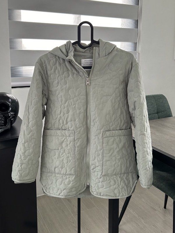 Primark Quilted Floral Pattern Hooded Jacket (9-10 years old) (Category: Babies & Kids Fashion) located in Dasmarinas. Submitted by sfclosetcleanup (Listing ID 1465431068, Image 1). Description: .