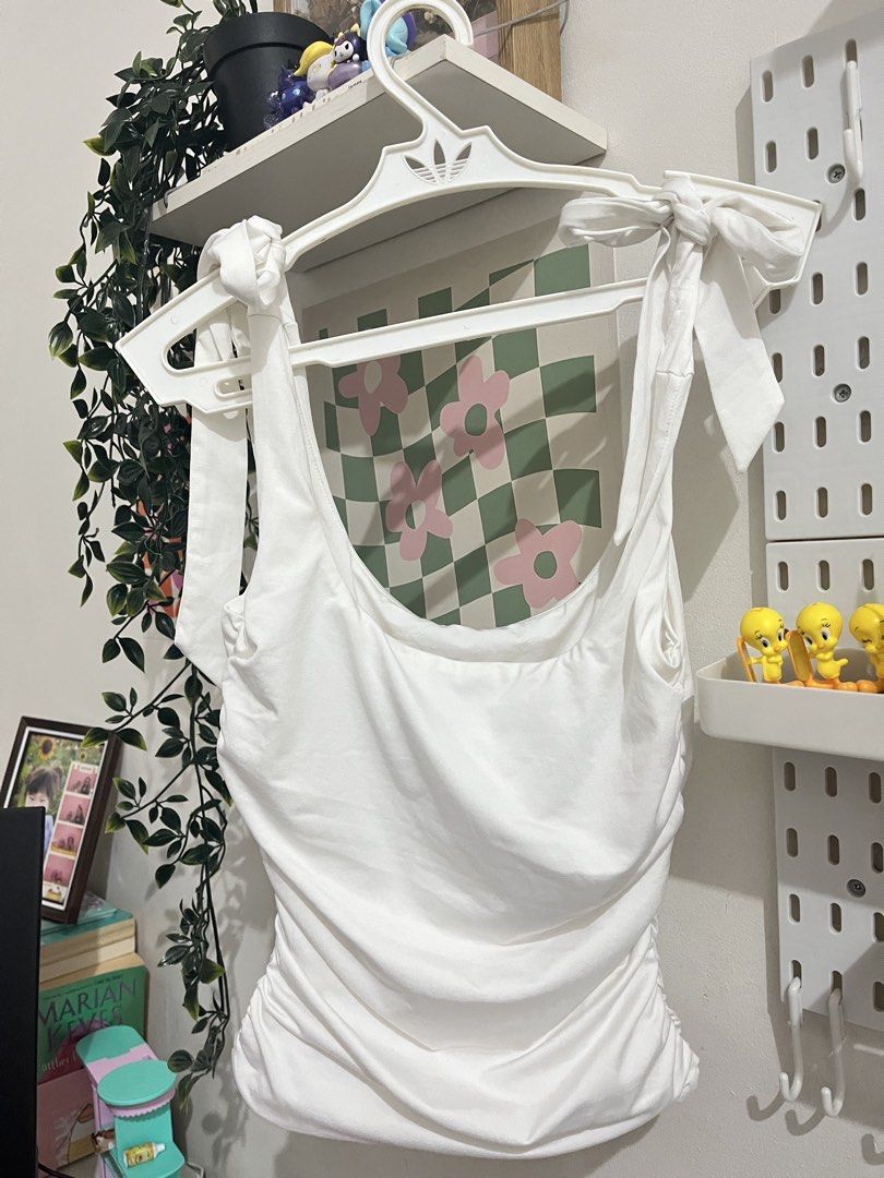 PRINCESS POLLY WHITE SELF TIE TOP (Category: Blouses) located in Bacoor. Submitted by lemonsandmelons (Listing ID 1465389640, Image 1). Description: Used once, from balikbayan box. Di kasya sakin :( Fits Xs to Small pag medium like me di na kaya Very nice in actual 💗.