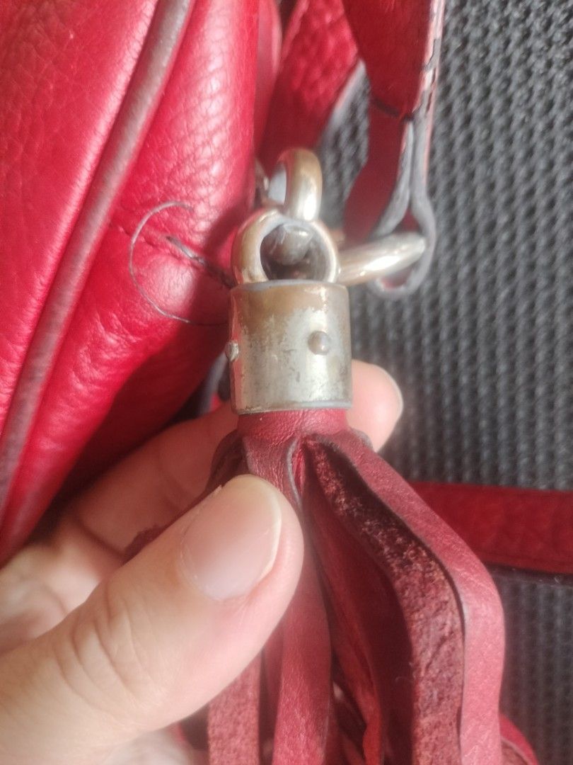 Project bag gucci camera with tassle (Category: Cross-body Bags) located in Cavite. Submitted by annasoriano1982 (Listing ID 1465385356, Image 3). Description: coded po ito kayo napo bahala mag restore my part sa corner labas pipping maliit need repaint sa marunong lang po freebie awaits.