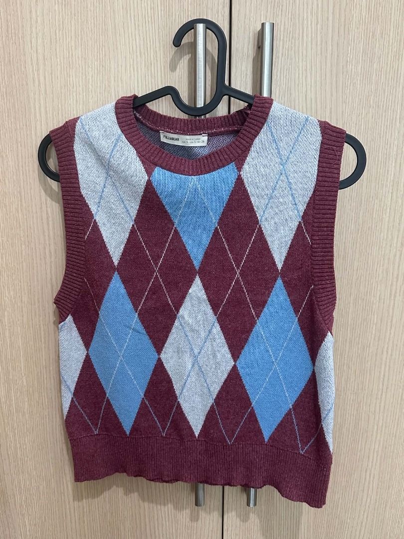 Pull & Bear Knit Sweater Vest - Maroon Blue Size US Small (Category: Vests) located in Manila. Submitted by Joymee (Listing ID 1465405096, Image 1). Description: via Lalamove/Grab delivery only - Color: Maroon with light blue and grey argyle pattern - Style: Classic crew neck sweater vest with ribbed detailing - Material: Lightweight wool blend - Condition: Excellent, clean with no flaws - Versatility: Great for layering over shirts or wearing so