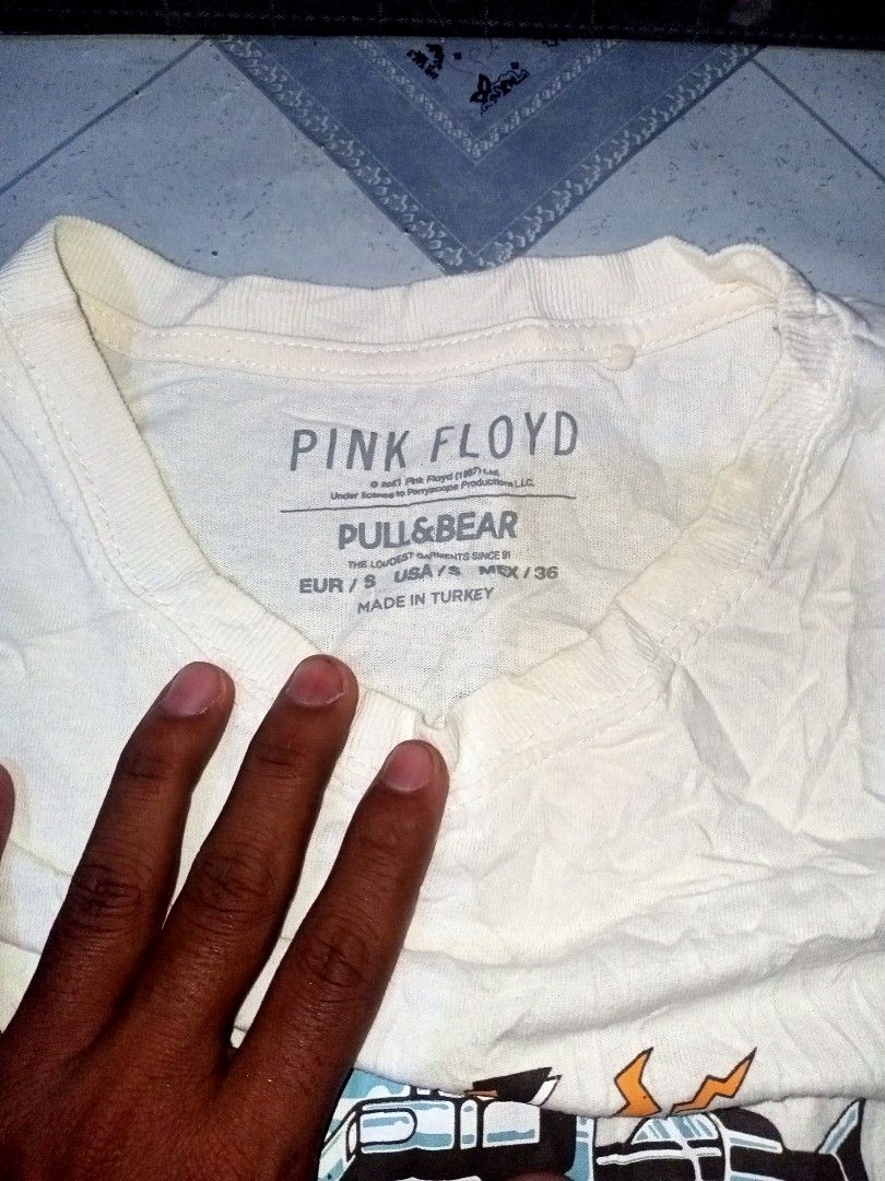 Pull & Bear Pink Floyd 1976 Tour T-Shirt (Category: Tshirts & Polo Shirts ) located in Zamboanga. Submitted by mlalahura32300 (Listing ID 1465500965, Image 3). Description: - Brand: Pull & Bear - Design: Pink Floyd 'Wish You Were Here' handshake print on front and back with June 10th 1976 Boston MA USA text - Color: White - Size: S (Casual oversized fit) - Material: Standard cotton (Made in Turkey) - Style: Short sleeves, crew neck - Condition: E