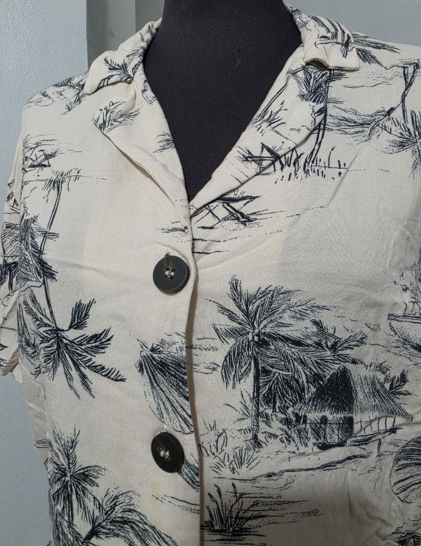 Pull & Bear Tropical Print Short Sleeve crop PoLo small (Category: Shirts) located in Paranaque City. Submitted by franinnashop (Listing ID 1465441488, Image 3). Description: DECLUTTER SMALL TO MED PARANAQUE CITY - Brand: Pull & Bear - Style: Camp collar blouse with front button closure (3 dark buttons) - Design: Cream background with black tropical palm tree and beach sketch print - Size: S - Material: Light, breathable fabric, ideal for warm we