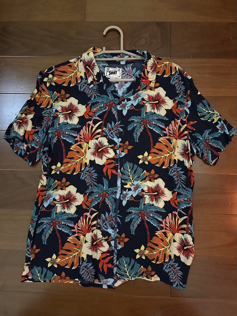 Pull&Bear Tropical Floral Resort Shirt Size L (Category: Shirts) located in Marikina City. Submitted by blk1012_ (Listing ID 1465569042, Image 1). Description: - Brand: Pull&Bear - Style: Tropical resort shirt / Camp collar - Color: Dark navy blue with vibrant floral and palm tree print - Size: EUR/USA L (MEX 40) - fits true to size - Material/Origin: Made in India - Condition: Great casual piece for summer or beach trips.