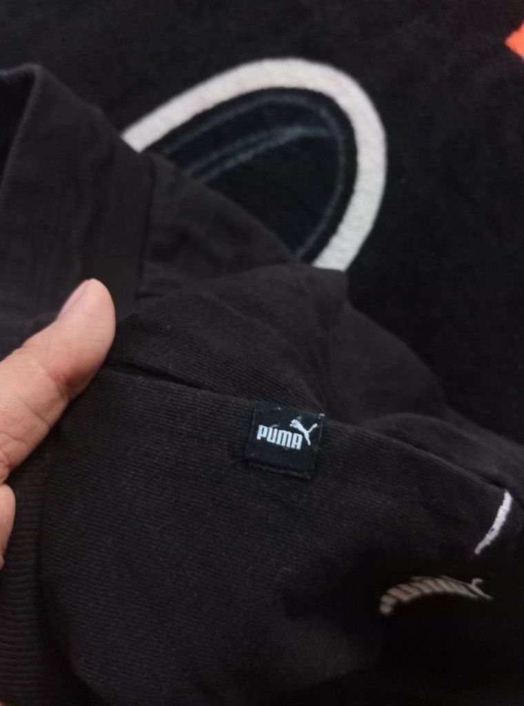 Puma Black Jogger Pants (Category: Shorts) located in Castilla. Submitted by stignapamorma (Listing ID 1465451390, Image 2). Description: Thrifted Black Jogger Pants Size - 30-32x38.5 Condition - Excellent Color Rate - 9/10 Issue - None Price - 600+SF.