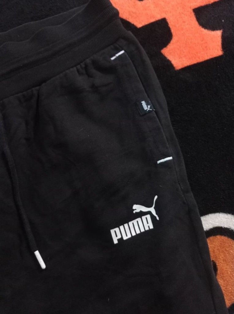 Puma Black Jogger Pants (Category: Shorts) located in Castilla. Submitted by stignapamorma (Listing ID 1465451390, Image 3). Description: Thrifted Black Jogger Pants Size - 30-32x38.5 Condition - Excellent Color Rate - 9/10 Issue - None Price - 600+SF.