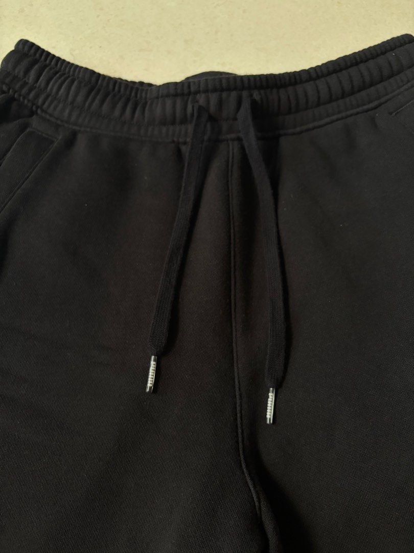 Puma Black Sweatshort (Category: Shorts) located in Manila. Submitted by soaringblaze_ (Listing ID 1465435249, Image 3). Description: Puma Modern Basics Fleece Sweat Shorts Size Small on tag size 27-29 Length 20.