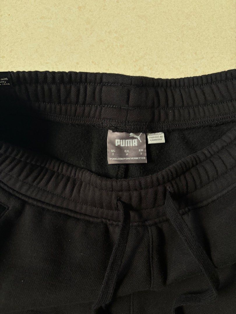 Puma Black Sweatshort (Category: Shorts) located in Manila. Submitted by soaringblaze_ (Listing ID 1465435249, Image 2). Description: Puma Modern Basics Fleece Sweat Shorts Size Small on tag size 27-29 Length 20.