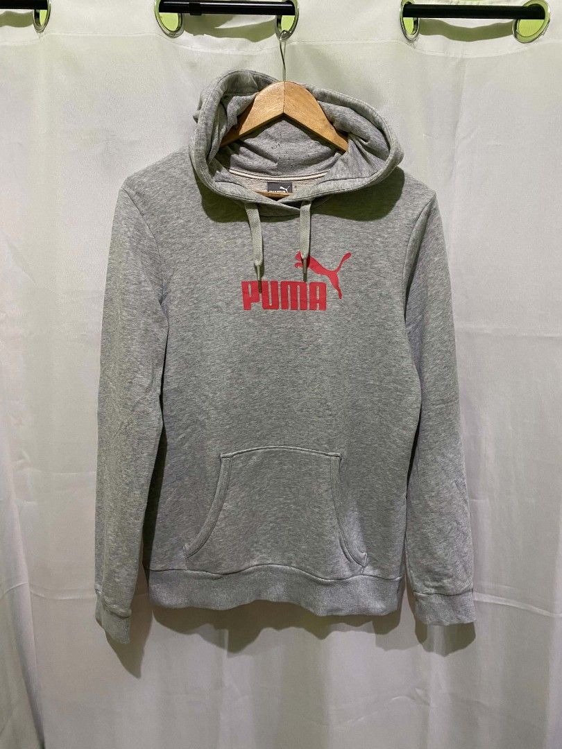 Puma Gray Hoodie Sweatshirt (Category: Hoodies) located in Quezon City. Submitted by elihur.tuazon (Listing ID 1465480186, Image 3). Description: - Color: Gray with a large pink Puma logo on the chest - Style: Pullover hoodie with drawstring and front kangaroo pocket - Interior: Soft fleece lining for extra warmth and comfort - Size: Labeled XL on the neck tag (Note: wash tag features Nike branding) - Condition: Great for casual, everyday wear.