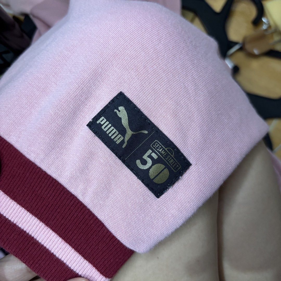 Puma kids x elmo crop sweaters (Category: Babies & Kids Fashion) located in Valenzuela. Submitted by thriftynanay88 (Listing ID 1465457036, Image 3). Description: Size 9-10Y on tag kinda run small.