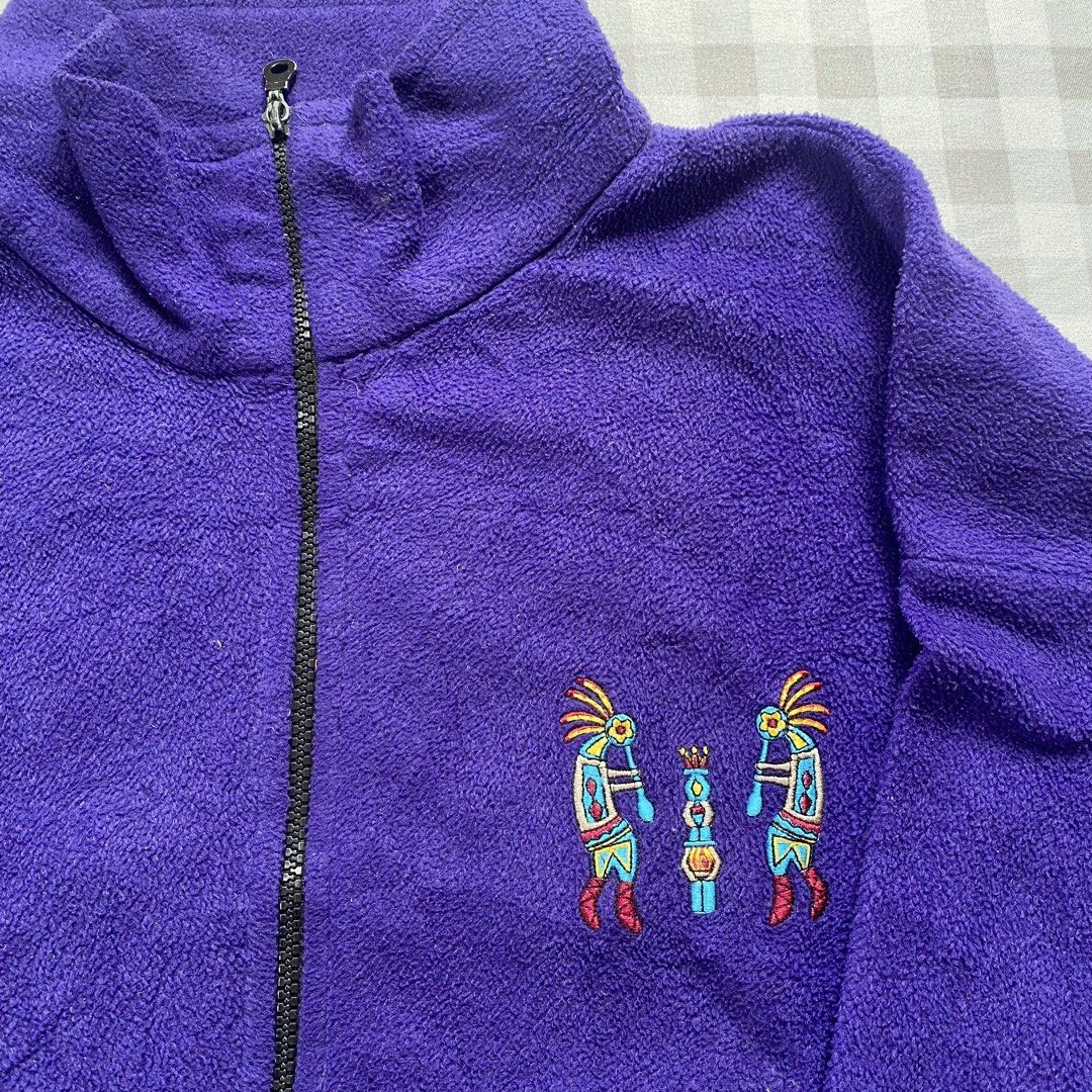 Purple Fleece Jacket (Category: Coats, Jackets and Outerwear) located in Concepcion. Submitted by dostheseller (Listing ID 1465423547, Image 2). Description: dimes: 25 x 29.