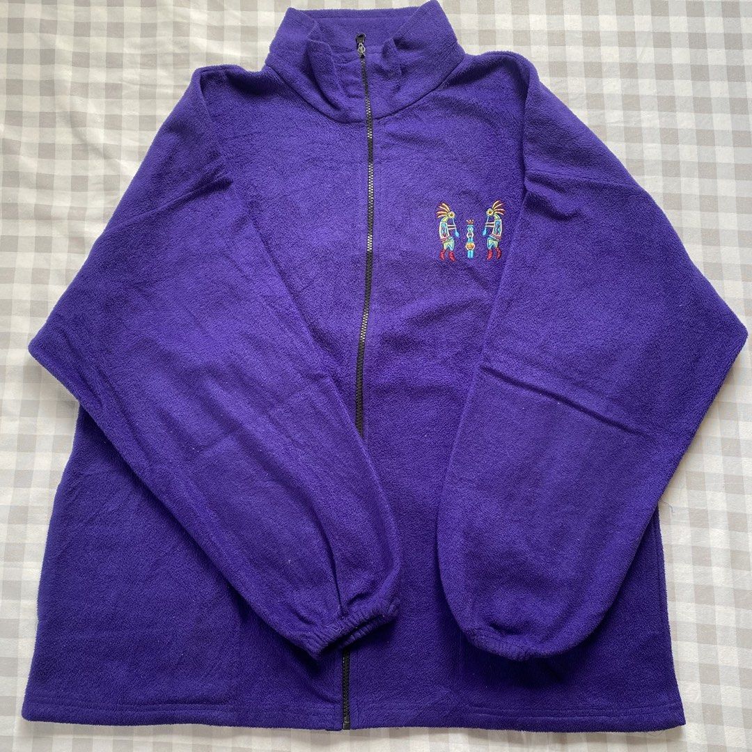 Purple Fleece Jacket (Category: Coats, Jackets and Outerwear) located in Concepcion. Submitted by dostheseller (Listing ID 1465423547, Image 1). Description: dimes: 25 x 29.