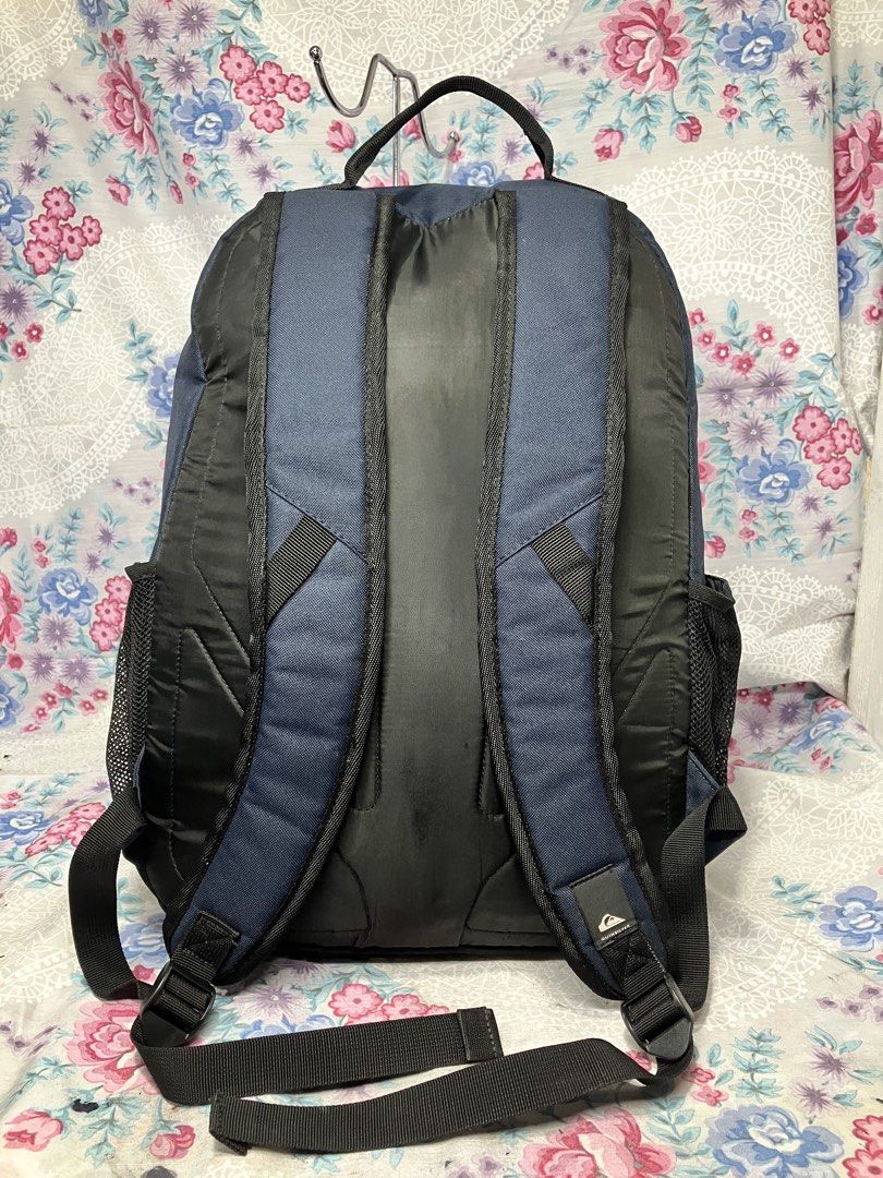 QUICKSILVER SCHOOLIE COOLER BACKPACK (Category: Backpacks) located in General Mariano Alvarez. Submitted by adonid (Listing ID 1465386920, Image 2). Description: QUICKSILVER SCHOOLIE COOLER BACKPACK GOOD CONDITION NORMAL SIGN OF USAGE ONLY .