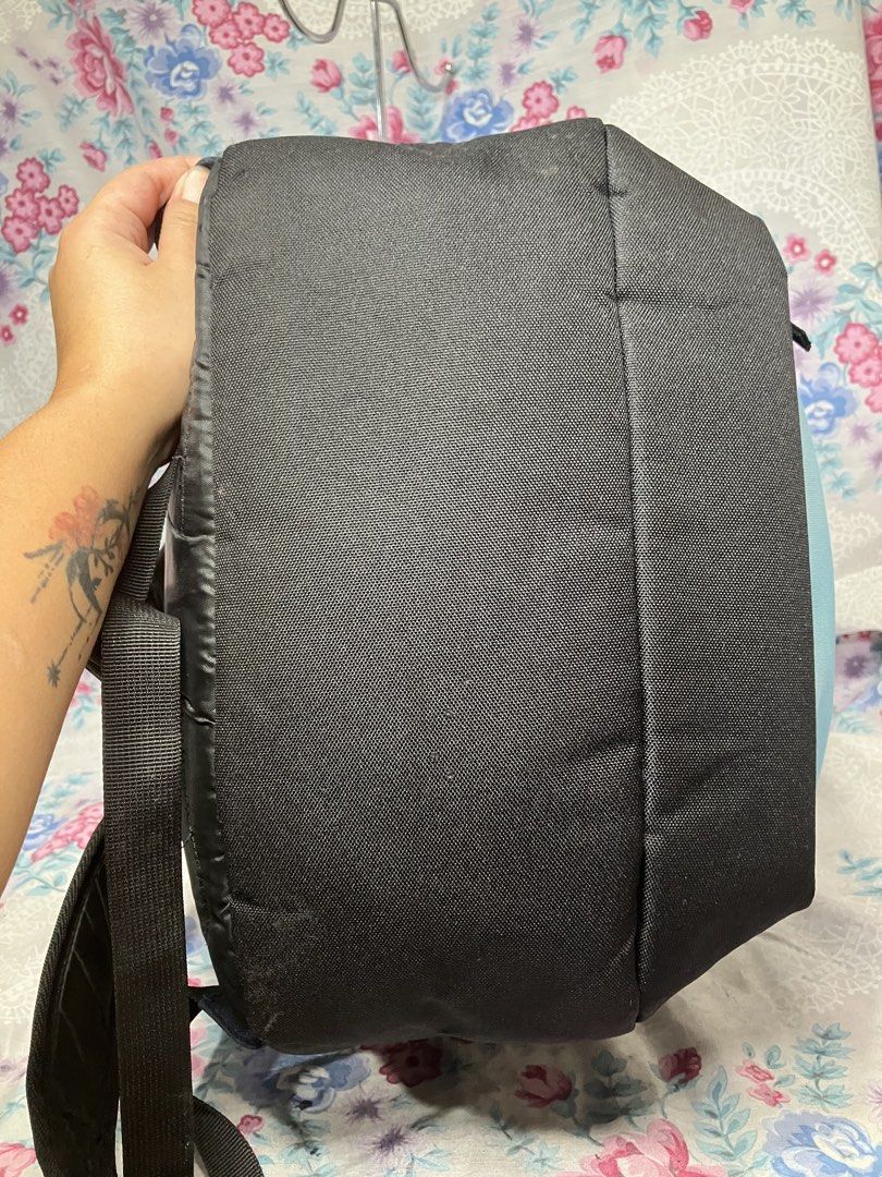 QUICKSILVER SCHOOLIE COOLER BACKPACK (Category: Backpacks) located in General Mariano Alvarez. Submitted by adonid (Listing ID 1465386920, Image 3). Description: QUICKSILVER SCHOOLIE COOLER BACKPACK GOOD CONDITION NORMAL SIGN OF USAGE ONLY .
