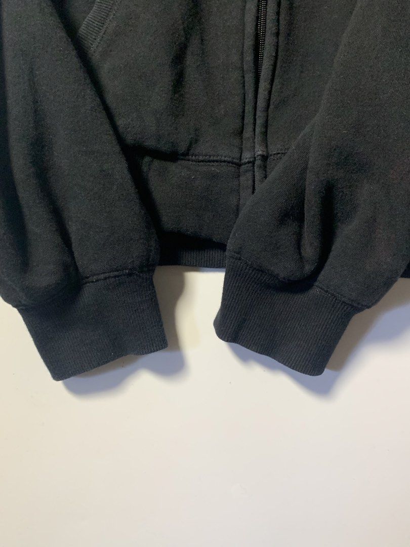RAIDERS FULL ZIP HOODIE JACKET (W) (Category: Coats, Jackets and Outerwear) located in Dinalupihan. Submitted by bigboythrift7 (Listing ID 1465426685, Image 3). Description: RAIDERS FULL ZIP HOODIE JACKET SIZE : LARGE DIMES : 22x23 RED STAIN SA SLEEVES NOT VISIBLE NEED WASH ₱1000+SF LOCATION DINALUPIHAN BATAAN.