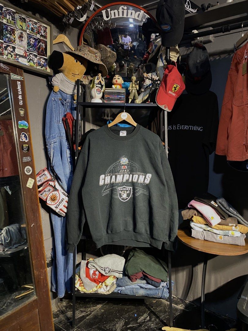 RAIDERS ON JERZEES SWEATER (Category: Coats, Jackets and Outerwear) located in San Pablo. Submitted by genesisllo24149 (Listing ID 1465549373, Image 1). Description: RAIDERS ON JERZEES SWEATER LENGTH -> 27 WIDTH -> 24 ISSUE -> LINTS & STAIN CONDITION -> GOOD DM TO PURCHASE 📥 DISCLAIMER: - Please manage your expectations, posted items are preloved, used & thrifted -Actual color may vary due to lighting -Flaker will be posted.