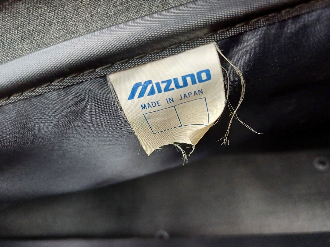 RARE VINTAGE MIZUNO MASTERS / AUGUSTA BAG (Category: Luxury Bags & Wallets) located in Manila. Submitted by d3anner (Listing ID 1465403129, Image 3). Description: Vintage Mizuno Masters bag made in Japan. • Authentic Mizuno Made in Japan label • Masters / Augusta, Georgia U.S.A. design • Vintage Japanese construction • Original gold-tone hardware • Original green piping • Original interior lining • All zippers are fully functional • Original meta