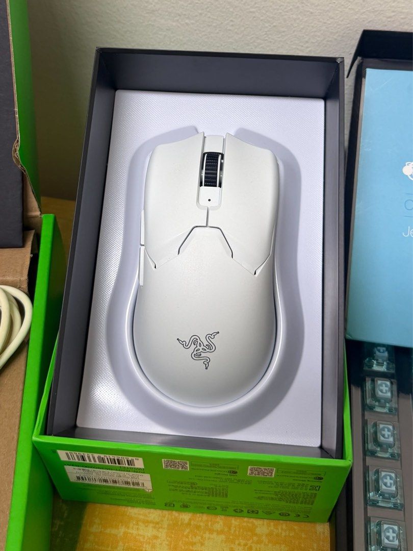 Razer Viper V2 Pro Wireless Mouse (Category: Mouse & Mousepads) located in Manila. Submitted by isavibes (Listing ID 1465447605, Image 1). Description: Selling some of my partner's pre-loved gaming items. All items are well taken care of and in good condition. Actual photos posted. 🎙️ Razer Viper V2 Pro * Color White * Rarely used *New replacement by DataBlitz * No dents * No known issues * Complete box and accessories * Well maintained 📍 Loc: 