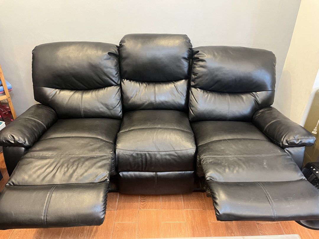 Reclining Sofa 3seats airleather (Category: Sofas) located in Quezon City. Submitted by jose_rn (Listing ID 1465389511, Image 2). Description: Reclining sofa 3seats. Specs: 36” Width x 72” Length.