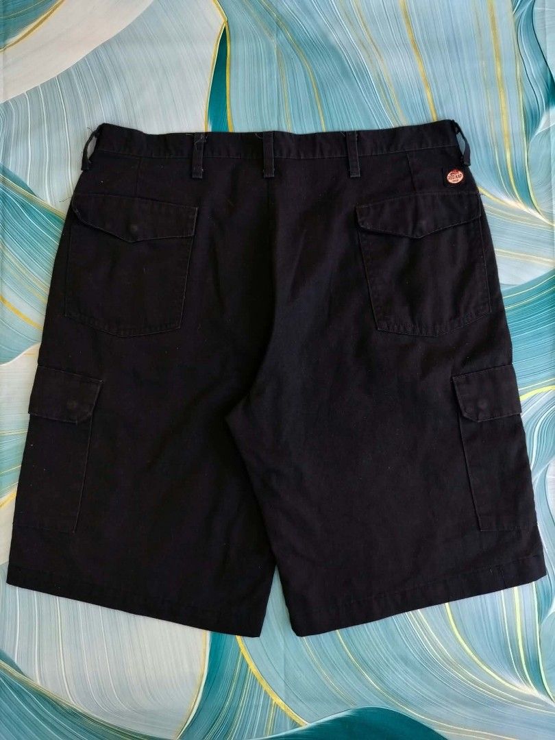 Red Kap Black Cargo Shorts Size 36 (Category: Shorts) located in Manila. Submitted by virgiliosa38485 (Listing ID 1465507551, Image 1). Description: - Brand: Red Kap - Color: Black - Size: 36 -Length 23 - Style: Classic workwear cargo shorts with iconic Red Kap 1923 logo tag - Features: Multiple side and back pockets for heavy-duty storage - Closure: Secure button closure with zip fly - Material: Sturdy, durable fabric construction - Condition: E