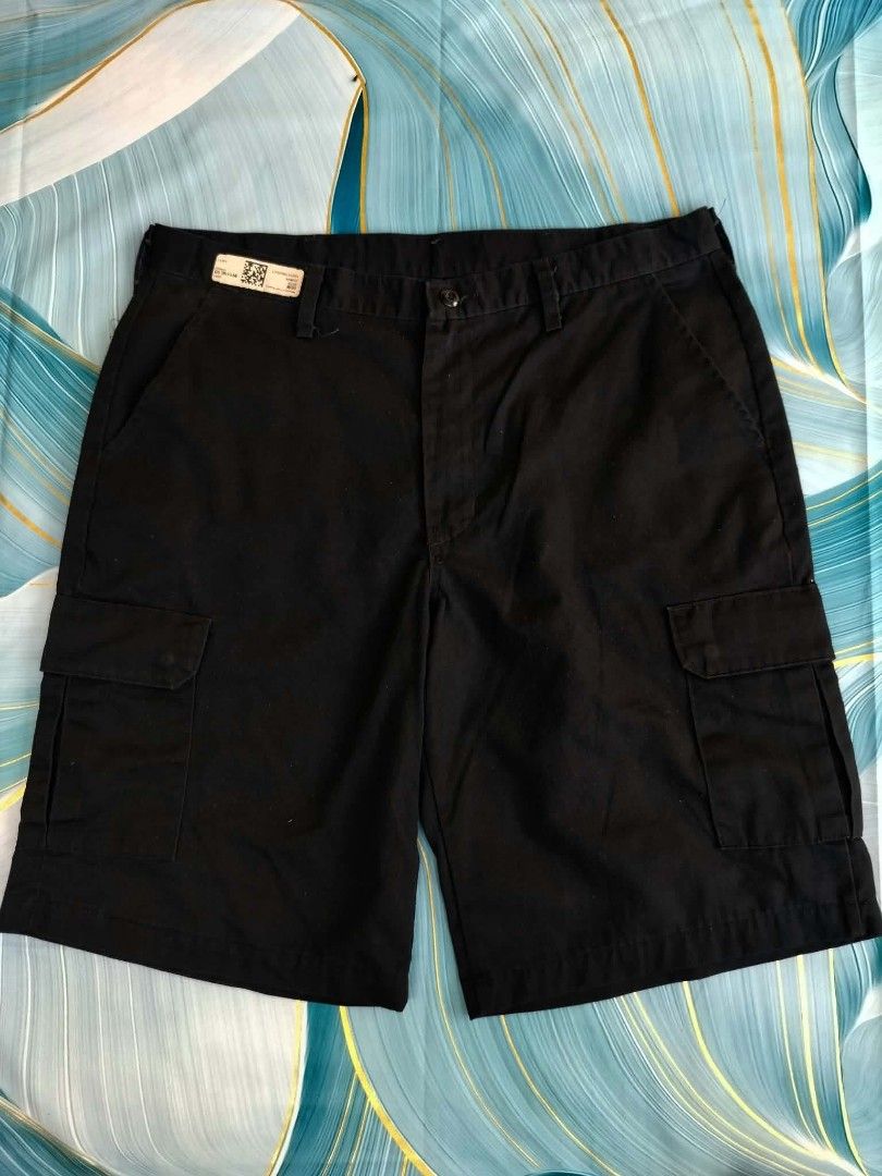Red Kap Black Cargo Shorts Size 36 (Category: Shorts) located in Manila. Submitted by virgiliosa38485 (Listing ID 1465507551, Image 3). Description: - Brand: Red Kap - Color: Black - Size: 36 -Length 23 - Style: Classic workwear cargo shorts with iconic Red Kap 1923 logo tag - Features: Multiple side and back pockets for heavy-duty storage - Closure: Secure button closure with zip fly - Material: Sturdy, durable fabric construction - Condition: E