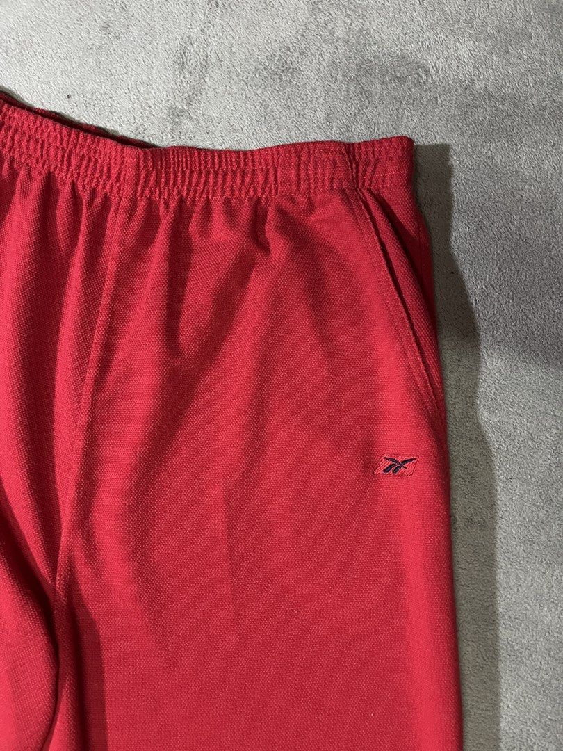 Reebok Vintage Sweat pants (Category: Activewear) located in Marilao. Submitted by thriftyy_69 (Listing ID 1465433598, Image 2). Description: Waist - 32-36 length- 41 conditions: 9/10 issue: lints only.