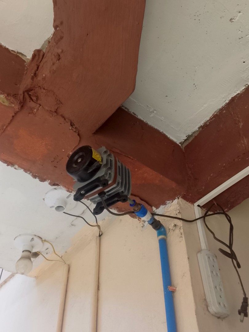 Rissee 46W Electromagnetic Air Pump 220V-240V (Category: Electrical, Adaptors & Sockets) located in Calamba. Submitted by legaspijos30121 (Listing ID 1465482878, Image 2). Description: - Brand: Rissee Heavy Duty Air Pump - Power: 220V-240V, 50Hz, 46W output - Build: Sturdy metal casing with built-in cooling fins - Inclusions: Standard outlet and blue pipe connection attached - Condition: Tested, 100% working, dusty from storage - Ideal for: Ponds