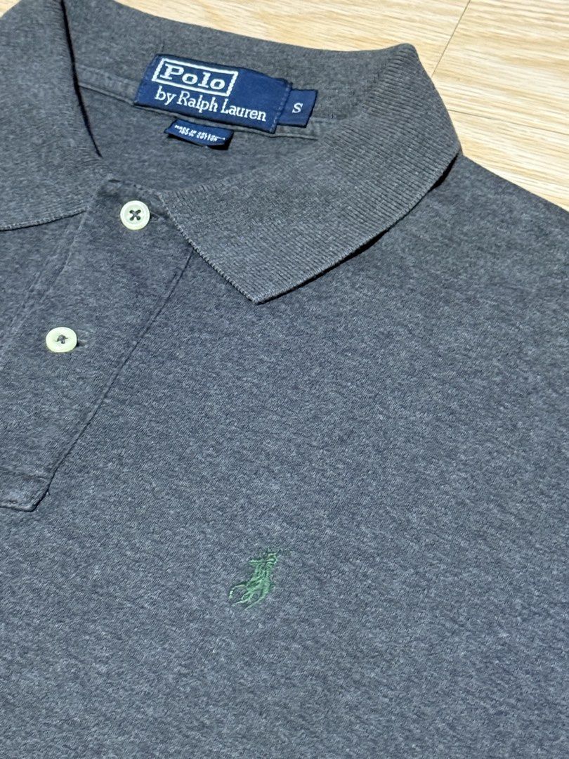 RL Poloshirt (Category: Tshirts & Polo Shirts ) located in Manila. Submitted by plonlineclothing (Listing ID 1465512620, Image 1). Description: ✨ AVAILABLE ✨ Polo Ralph Lauren gray with green embroidered pony logo 📏 Measurements: S on tag • Width: 21.5 inches • Length: 26 inches (front) 28 inches (back) Condition: Preloved Color Rate: 9/10, with signs of usage ✔️ Free shipping for 2 or more items ✔️ Payment via Gcash ✔️ Shipping via JnT.