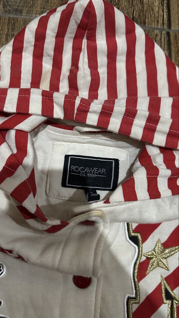 ROCAWEAR JACKET Y2K (Category: Coats, Jackets and Outerwear) located in Manila. Submitted by urban-vintage_2 (Listing ID 1465527018, Image 2). Description: ISSUE: NONE ( NEED WASH ) MOP :GCASH ( NO COD ) SHIP VIA : LALAMOVE & J&T LOCATION : PASIG CITY LENGTH : 23 WIDTH : 21-23.