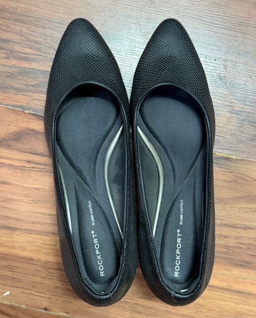 Pumps Heels from Rockport (Category: Heels) located in Santa Rosa. Submitted by biancamarie0404 (Listing ID 1465434984, Image 1). Description: - Brand: Rockport - Model: Rockport Trues Comfort - Color: Black with all-over textured pattern - Heel: Chunky block heel for stable walking - Toe Shape: Pointed toe - Comfort: Trues Comfort cushioned insoles for all-day wear - Outsole: Rubber sole with floral tread pattern for extra grip - Style: Easy sli