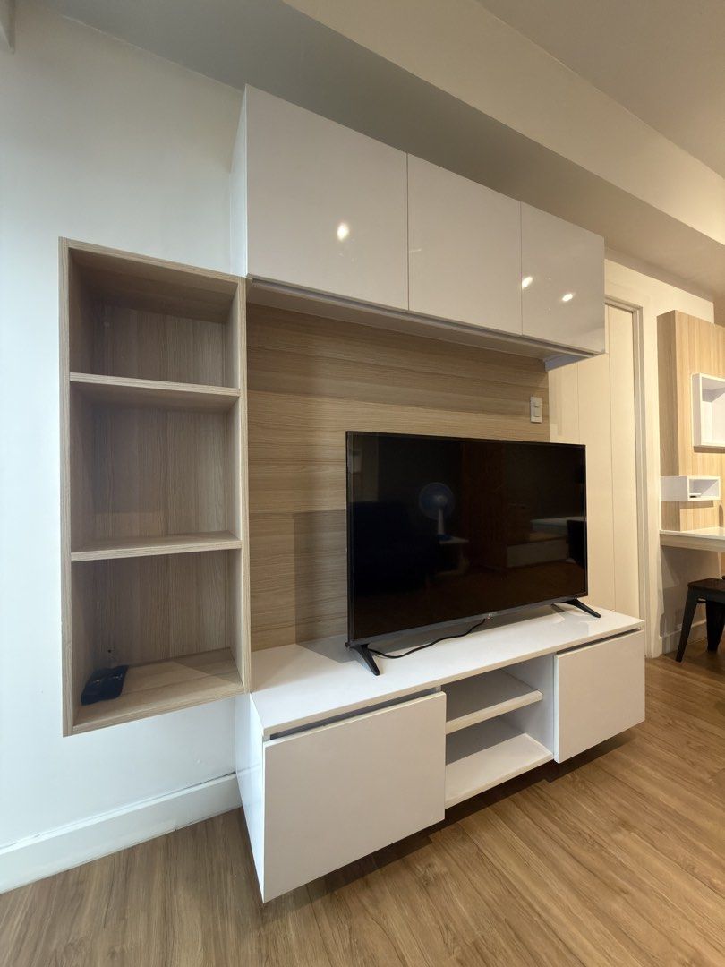Rockwell Arton West 1BR for Lease (Category: Apartments & Condos) located in Quezon City. Submitted by ajmndoza (Listing ID 1465413292, Image 2). Description: Rockwell Arton West Tower 1BR 49sqm Fully furnished 1 Parking slot 2 months security deposit 2 month advance payment 1 year minimum .
