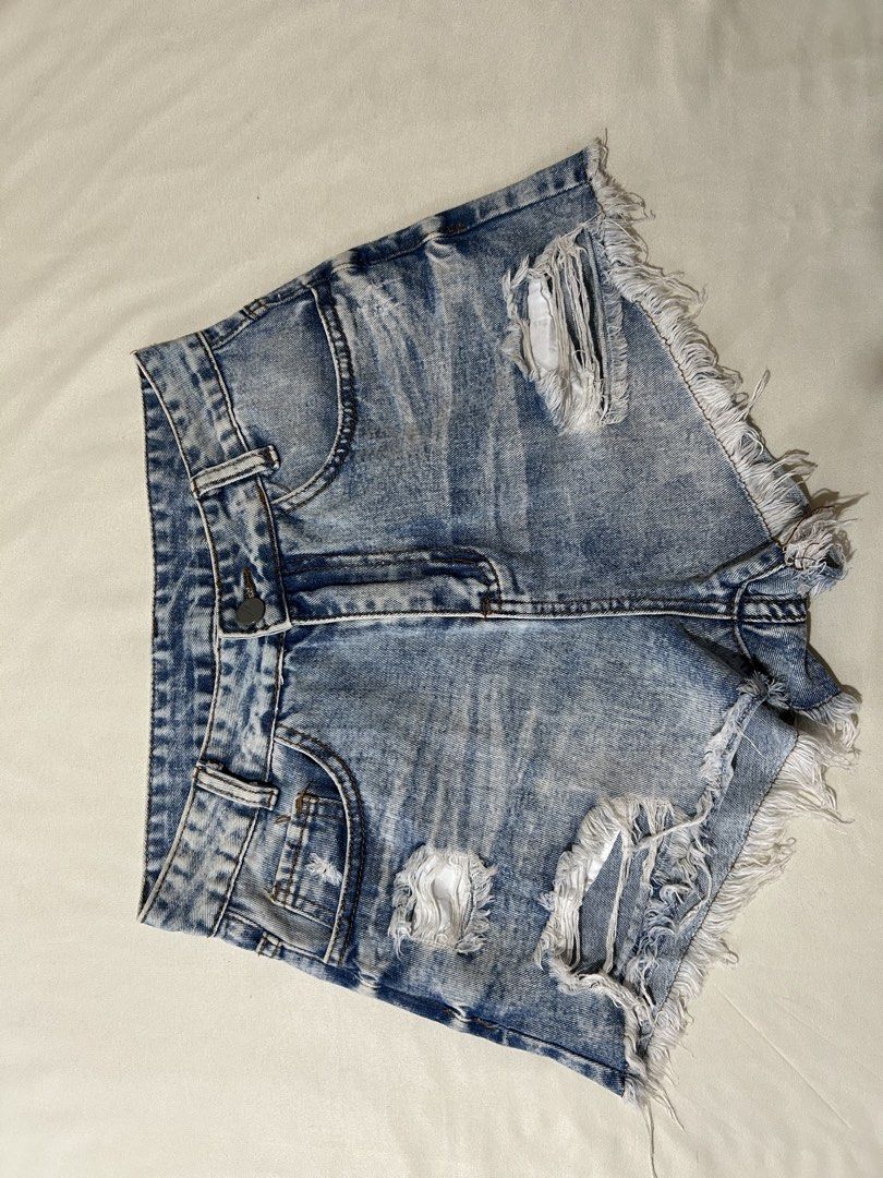 Romwe | tattered shorts (Category: Shorts) located in Pagadian. Submitted by yowna_declutters (Listing ID 1465433563, Image 1). Description: good as new| waistline 27-28| lenth 10 loc: pagadian city, mindanao payment first.