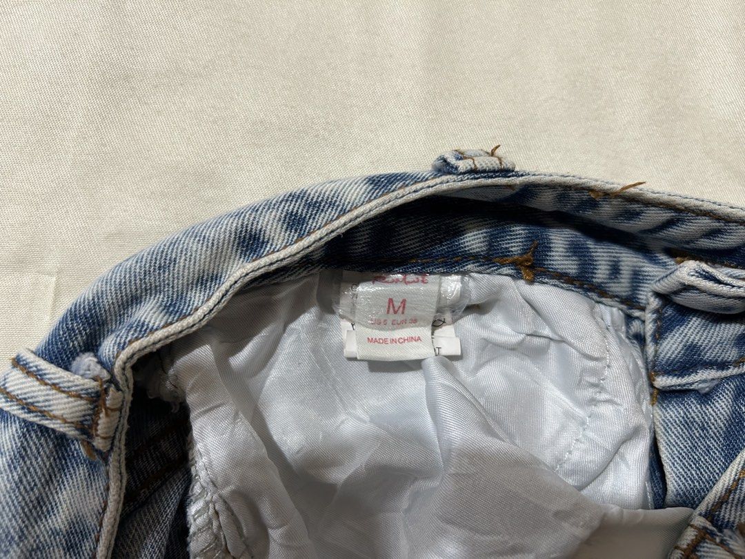 Romwe | tattered shorts (Category: Shorts) located in Pagadian. Submitted by yowna_declutters (Listing ID 1465433563, Image 3). Description: good as new| waistline 27-28| lenth 10 loc: pagadian city, mindanao payment first.