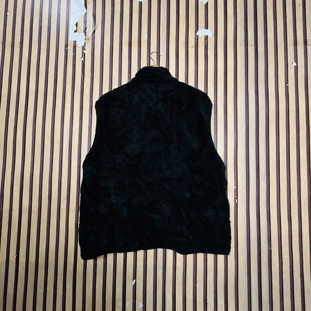 ROOTS ATHLETICS GORPCORE HIKER SHAGGY FLEECE STREETWEAR FULL ZIP SLEEVELESS VEST BLACK LARGE 26x26 (Category: Coats, Jackets and Outerwear) located in Dasmarinas. Submitted by yg_supplies (Listing ID 1465445798, Image 2). Description: PLEASE READ FAQ’s > Yes, available! > Last price posted. TAKE IT OR LEAVE IT! > Dasmariñas Cavite > ADDITIONAL PHOTOS are NOT AVAILABLE as we seal the items after taking pictures. > GCASH payment > JNT shipping / LA