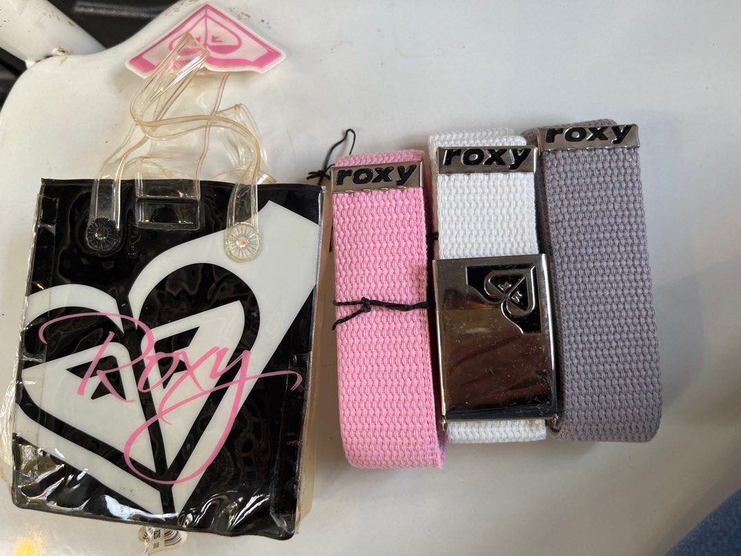 Roxy （分類：腰帶）位於 Hong Kong。 由 dawn_jenny 提交（商品編號 1464104017，圖片 10）。簡介： Roxy腰帶$130 Roxy電話繩$80 Roxy腰帶（1 set 3條）$180。