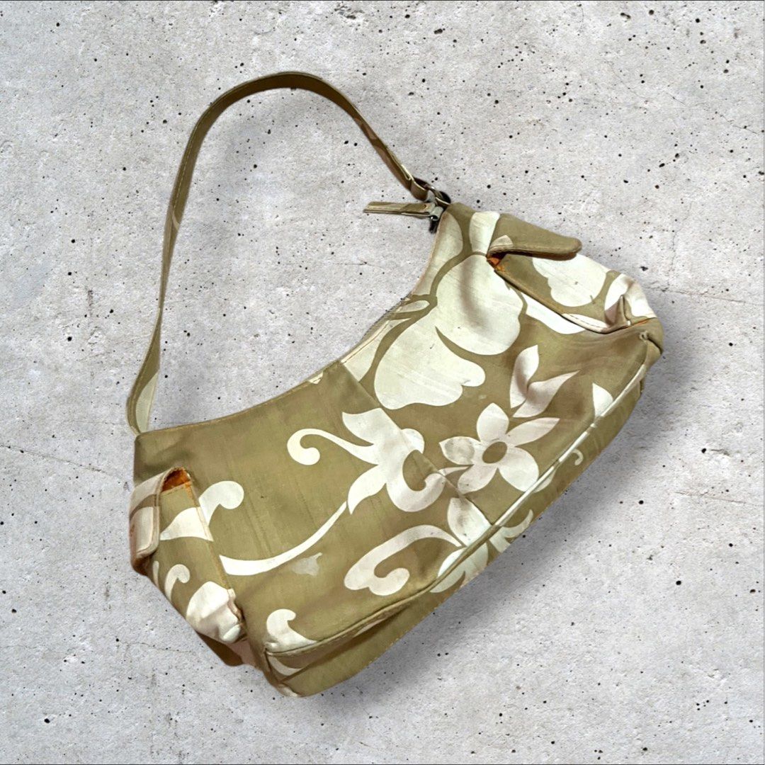 Roxy Bag (Category: Shoulder Bags) located in Iloilo. Submitted by trxfinds.ph (Listing ID 1465557477, Image 3). Description: pm me for more photos.