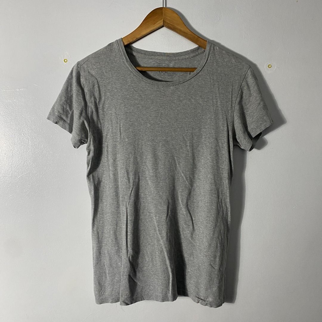 RRL Plain Grey T-shirt S (Category: Tshirts & Polo Shirts ) located in Antipolo. Submitted by bentakahitanoano (Listing ID 1465470686, Image 2). Description: Still in good condition Best fit small Pit to pit 19 Length 26 Classic plain grey tee from Ralph Lauren’s RRL line — premium basics with rugged Americana influence. .