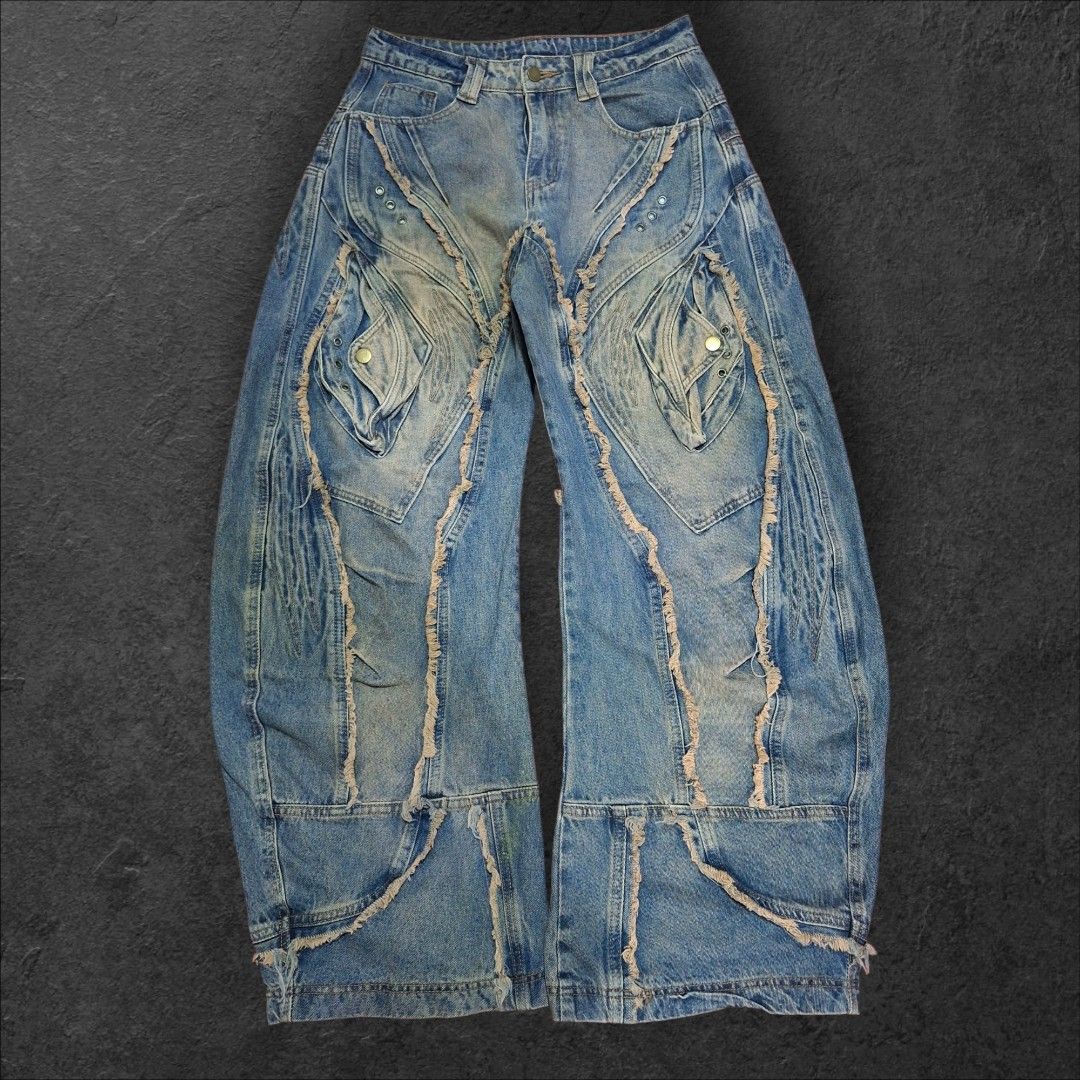 Ruin Cargo Denim (Category: Jeans) located in Santa Maria. Submitted by xejdm.finds (Listing ID 1465401785, Image 1). Description: MAKE AN OFFER! Waist - 30.5 Length- 43 Hem - 12.