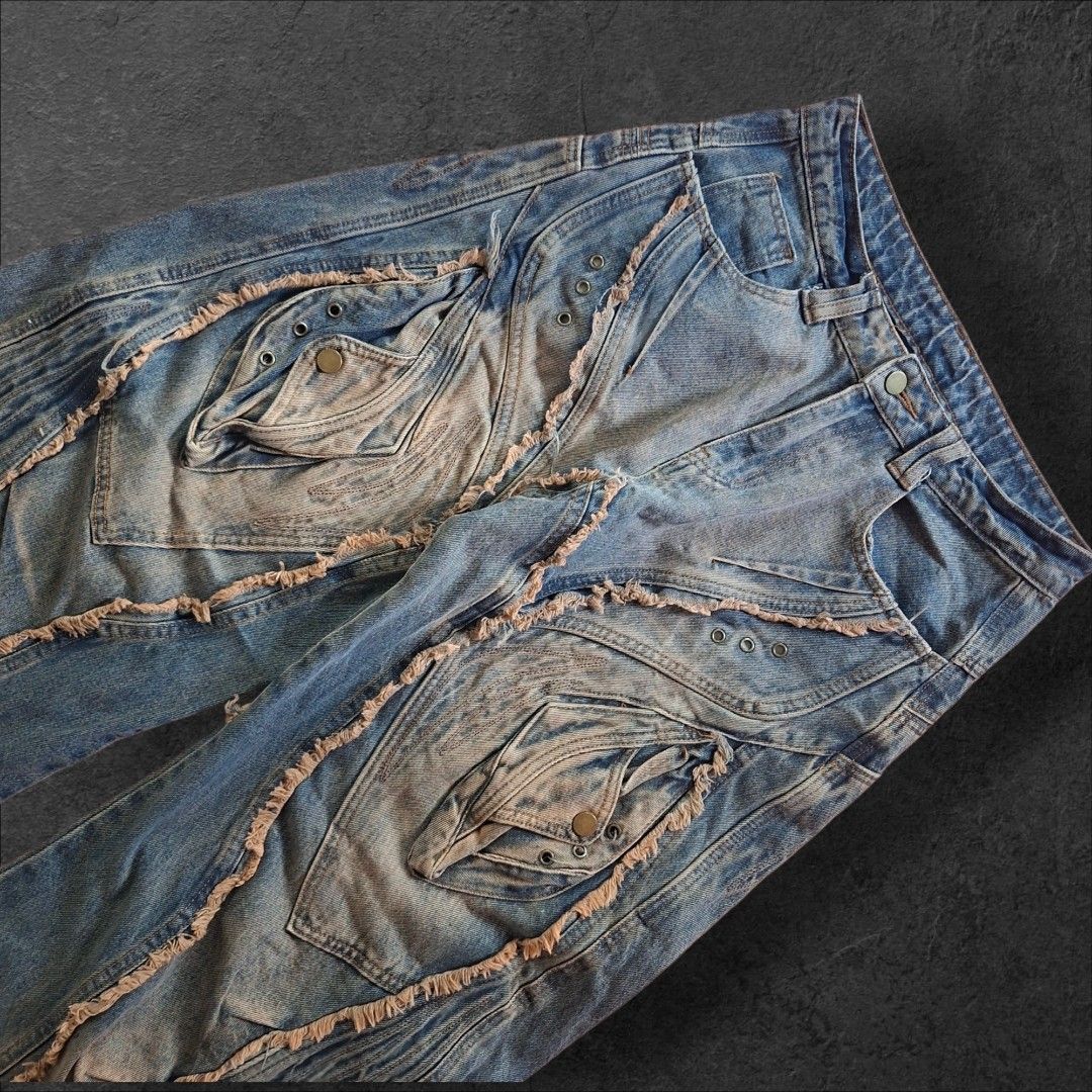 Ruin Cargo Denim (Category: Jeans) located in Santa Maria. Submitted by xejdm.finds (Listing ID 1465401785, Image 3). Description: MAKE AN OFFER! Waist - 30.5 Length- 43 Hem - 12.