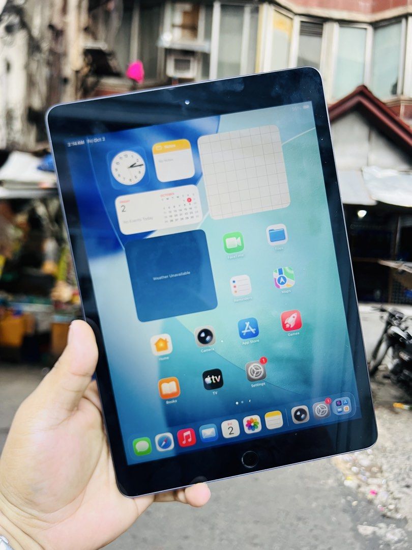 Rush IPad 8th Gen 128gb Wifi Spacegray (Category: iPad) located in Taguig. Submitted by jamiepirogongan22 (Listing ID 1465482180, Image 2). Description: 📱 iPad 8th Gen 128GB WiFi Only – Space Gray 💰 PRICE: ₱8,499 ONLY! 🔥 ✨ All Working & Fully Functional! ✅ 128GB Storage ✅ WiFi Only ✅ Space Gray ✅ Touch ID / Fingerprint — Working ✅ ✅ True Tone — Working ✅ ✅ Touchscreen — Smooth & Responsive ✅ Cameras — Working ✅ Speakers & Mic — Working ✅ Butto
