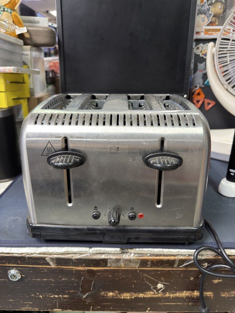 Russell Hobbs 4 Slice Toaster Stainless (Category: Ovens & Toasters) located in Pasay City. Submitted by meostore (Listing ID 1465422742, Image 1). Description: .