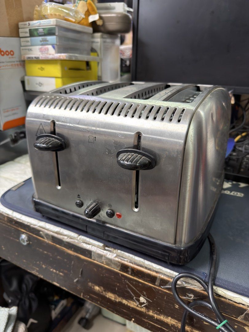 Russell Hobbs 4 Slice Toaster Stainless (Category: Ovens & Toasters) located in Pasay City. Submitted by meostore (Listing ID 1465422742, Image 2). Description: .