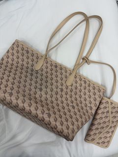 (Category: ) located in . Submitted by a.e_closet (Listing ID 1465476725, Image 1). Description: .
