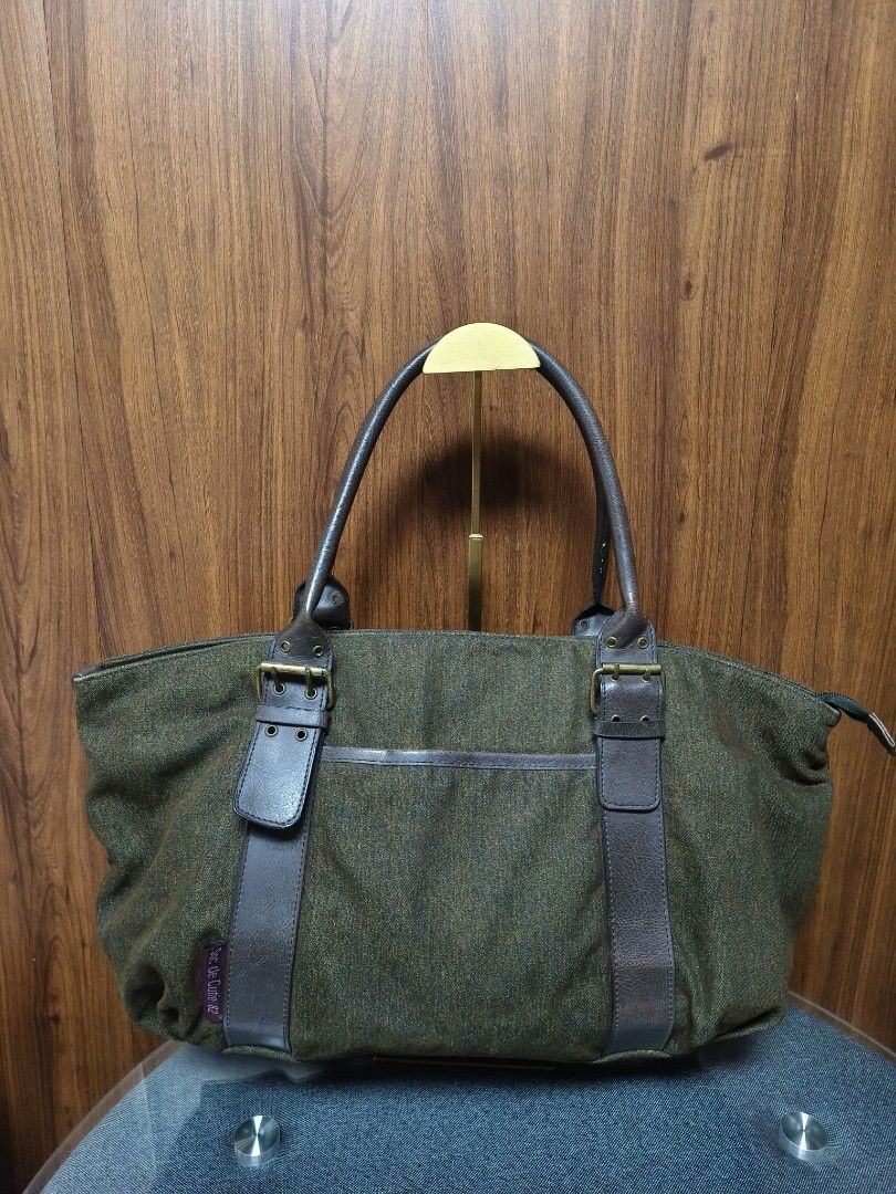 Sac de Cutie 82 Tote Bag (Category: Tote Bags) located in Baguio. Submitted by PreiLoveMaria (Listing ID 1465518605, Image 2). Description: Sac de Cutie 82 Tote Bag Featuring a rich olive-green tweed-like fabric body contrasted with faux-leather buckle straps and antique brass hardware, it offers a perfect blend of rustic charm and everyday practicality. Spacious enough for your daily essentials, books, or work items! Details & Condition: Materia