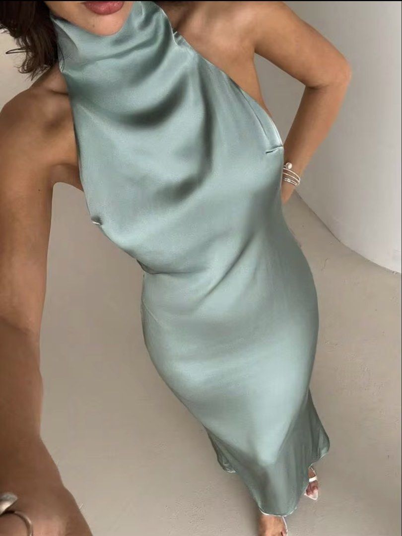 Sage Backless Satin Maxi Dress (Category: Evening dresses & gowns) located in Las Pinas. Submitted by unofashion (Listing ID 1465536298, Image 3). Description: Shein Sage Backless Dress with Neck Scarf Super nice fit, and looks really good when worn. Doesn't look like it's from Shein! Fits XXS-XS Had this altered slightly altered to fit my dimensions: Bust: 34in Waist: 24.5in Hips: 30.5in Minor flaw: the elastic for the buttons around the neck sn