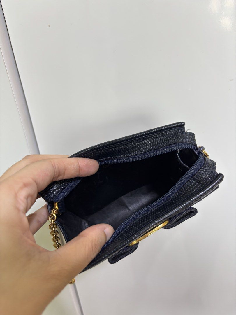 Salvatore Ferragamo Zip Cles Short Wallet (Category: Wallets & Card holders) located in Cabanatuan. Submitted by cristalyngonzales (Listing ID 1465480809, Image 2). Description: Ferragamo Zip Cles Wallet 💯 3,980 Php Very good cond minimal usage only Navy.