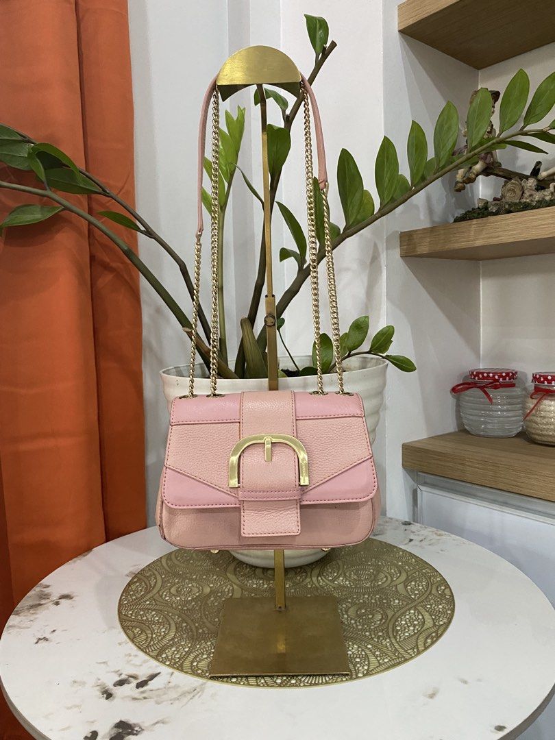 Samantha thavasa small slingbag (Category: Cross-body Bags) located in Davao. Submitted by jennicaestrella_1995 (Listing ID 1465567412, Image 1). Description: .