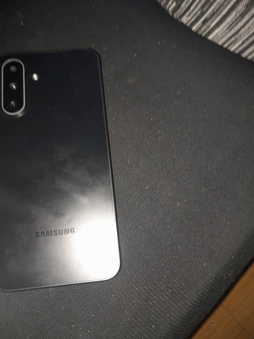 Samsung a17 5g (Category: Samsung) located in Paranaque City. Submitted by jeremysecr19192 (Listing ID 1465389289, Image 3). Description: Samsung a17 5g 256/8+8gbram no issue meet up tambo paranaque.
