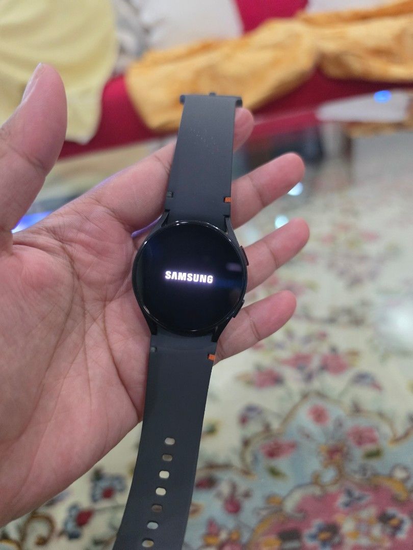 Samsung Galaxy Watch FE (Category: Wearables & Smart Watches) located in Agoncillo. Submitted by ariannacvii (Listing ID 1465506910, Image 1). Description: Selling my Samsung Galaxy Watch FE. Still works great and in good condition overall, with no hidden issues or defects. Keeps track of fitness, health, and notifications perfectly. ​Specs: -​ Samsung Galaxy Watch FE ​- Black ​ ​Everything is fully functional. Comes with the watch original charg